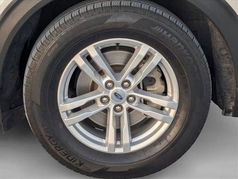 Used 2022 Ford Explorer XLT w/ Equipment Group 202A RWD image 26