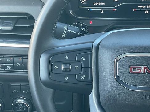 Used 2023 GMC Yukon SLT w/ SLT Luxury Package RWD image 13