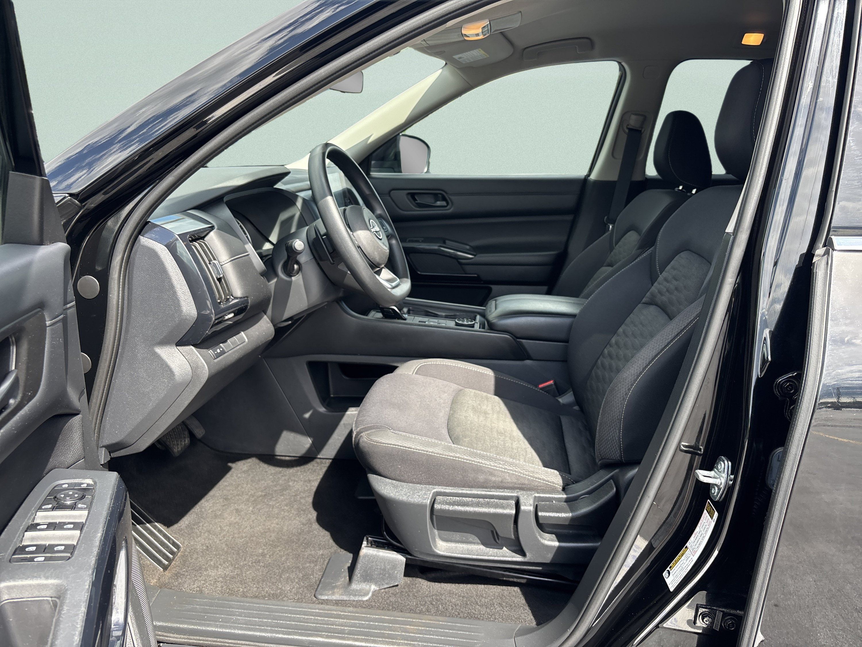 Used 2023 Nissan Pathfinder S AWD/4WD image 11