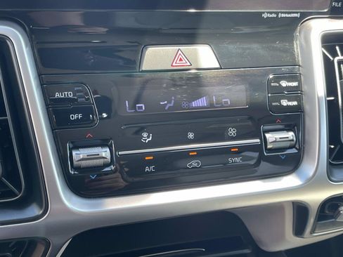 Used 2023 Kia Sorento EX w/ Panoramic Sunroof Package FWD image 31
