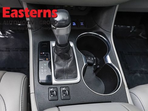 Used 2019 Toyota Highlander XLE AWD/4WD image 13