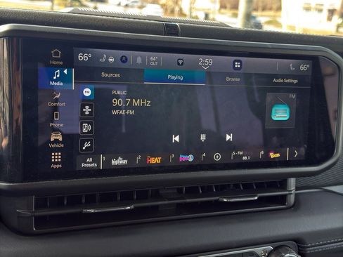 Used 2025 Jeep Gladiator Rubicon w/ Convenience Group image 16