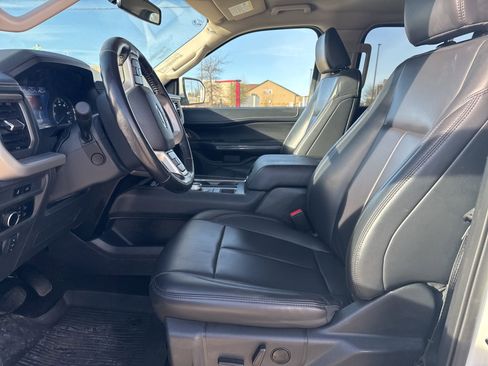 Used 2024 Ford Expedition XLT image 10