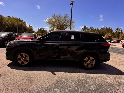 Used 2023 Toyota Highlander Bronze Edition image 4
