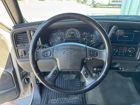 Used 2005 Chevrolet Silverado 2500 LS AWD/4WD image 16