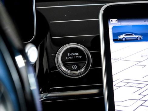 Used 2022 Mercedes-Benz S 580 4MATIC Sedan w/ AMG Line Package image 18