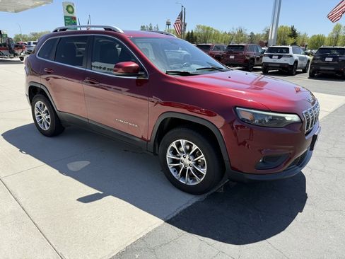 Used 2019 Jeep Cherokee Latitude Plus w/ Cold Weather Group AWD/4WD image 1