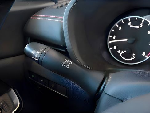 Used 2025 Nissan Sentra SR w/ SR Premium Package image 16