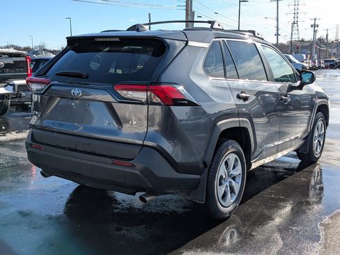 Used 2021 Toyota RAV4 LE image 4