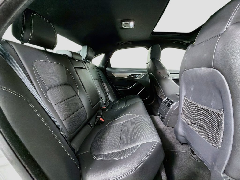 Used 2024 Jaguar XF R-Dynamic SE AWD/4WD image 29