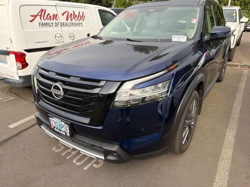 Used 2023 Nissan Pathfinder SL w/ SL Premium Package AWD/4WD image 4