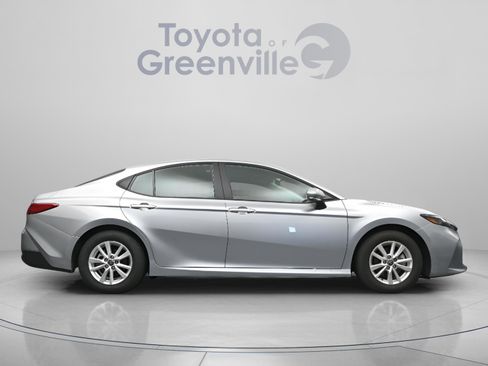Used 2025 Toyota Camry LE FWD image 17