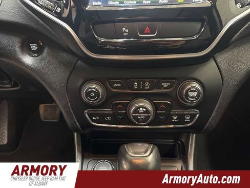 Used 2019 Jeep Cherokee Limited image 20