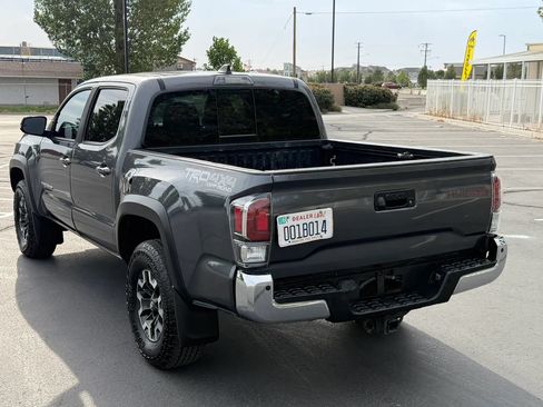 Used 2021 Toyota Tacoma TRD Off-Road w/ Technology Package AWD/4WD image 17
