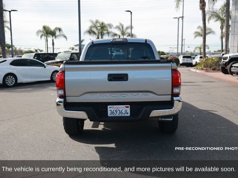 Used 2018 Toyota Tacoma SR5 image 4