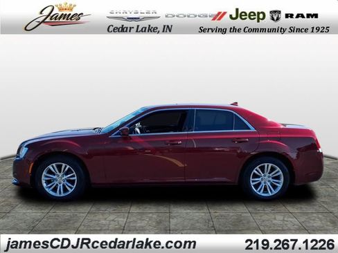 Used 2017 Chrysler 300 Limited image 2