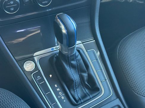 Used 2018 Volkswagen e-Golf SE image 19