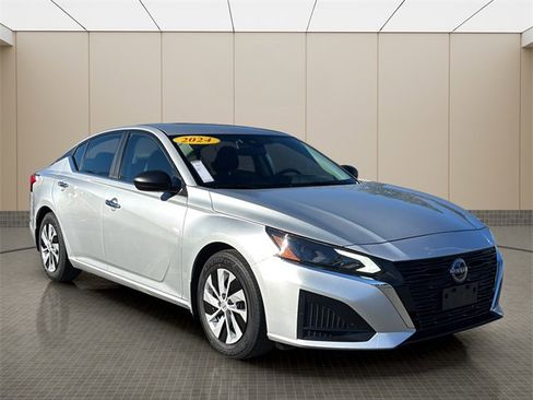 Used 2024 Nissan Altima 2.5 S image 7