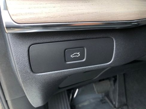 New 2026 Volvo XC90 B6 Plus w/ Protection Package Premier AWD/4WD image 12
