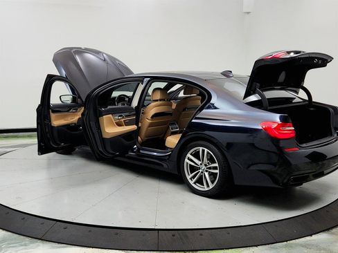 Used 2017 BMW 740i image 12