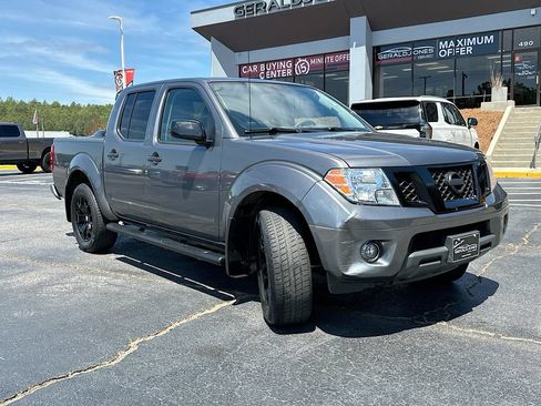 Used 2021 Nissan Frontier SV w/ Midnight Edition Floor Mats AWD/4WD image 2