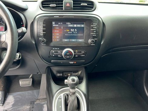 Used 2018 Kia Soul + image 26