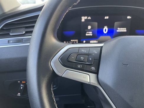 Used 2022 Volkswagen Tiguan SE AWD/4WD image 25