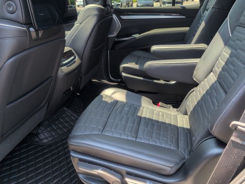 Used 2025 Cadillac Escalade Sport Platinum w/ LPO, ONYX Package AWD/4WD image 24