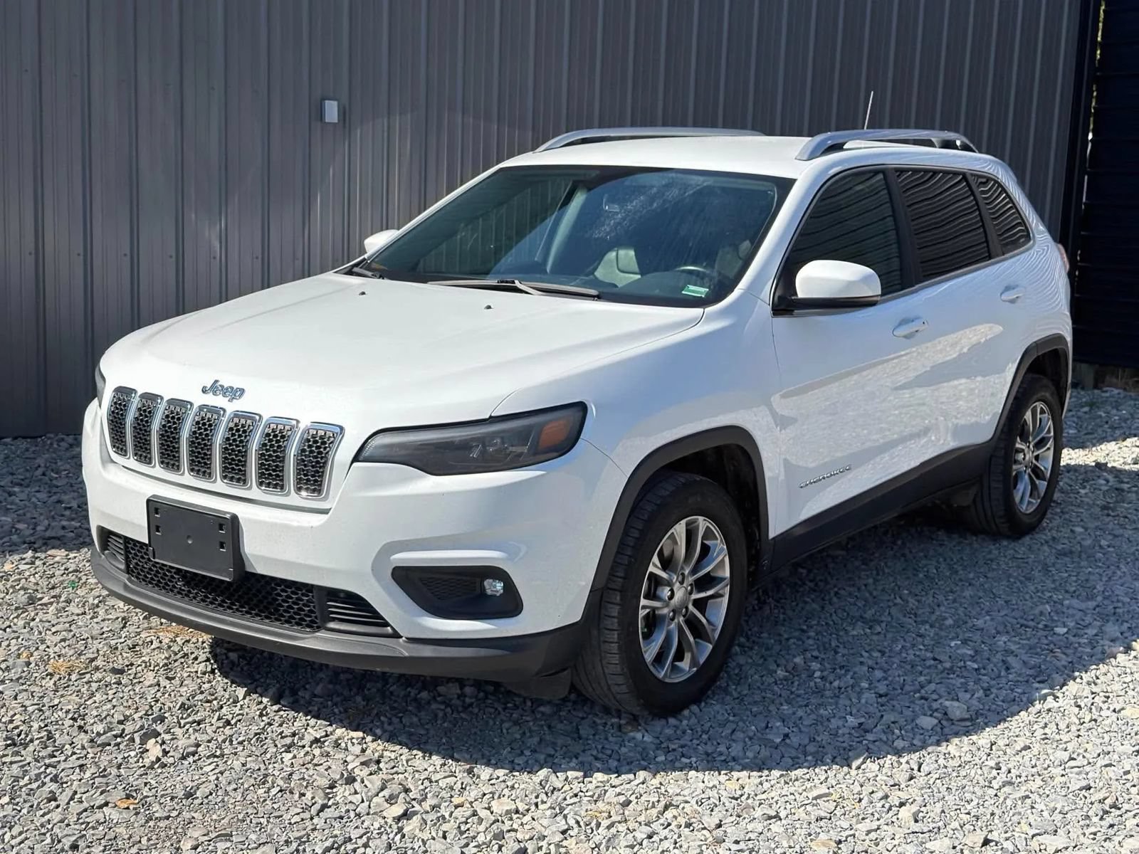 Used 2019 Jeep Cherokee Latitude Plus w/ Comfort/Convenience Group FWD image 1