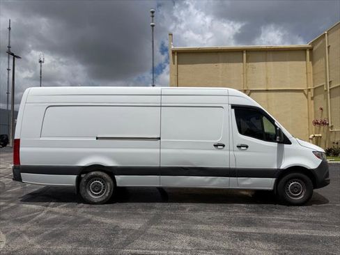 Used 2021 Mercedes-Benz Sprinter 2500 image 11