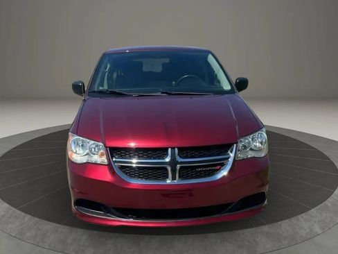 Used 2018 Dodge Grand Caravan SE FWD image 2