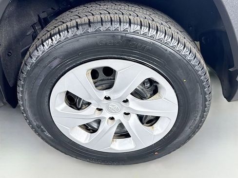 Certified 2025 Toyota RAV4 LE FWD image 31