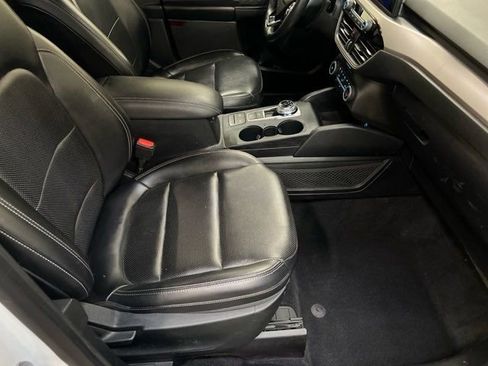 Used 2020 Ford Escape SEL image 8