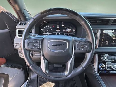 Used 2023 GMC Yukon Denali Ultimate AWD/4WD image 12