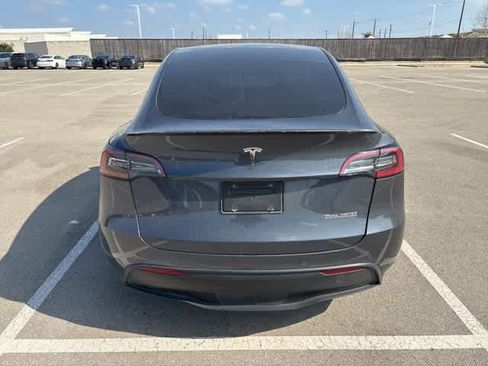 Used 2022 Tesla Model Y Performance image 4