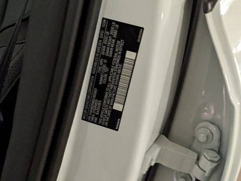 New 2025 Volvo XC90 T8 Core w/ Climate Package image 30