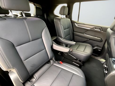 Used 2026 GMC Acadia Elevation w/ Elevation Premium Package FWD image 19