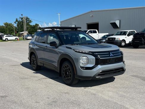 New 2025 Mitsubishi Outlander SE image 7