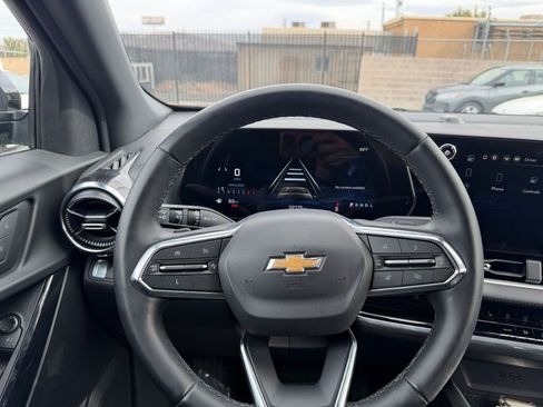 Used 2025 Chevrolet Equinox LT image 34