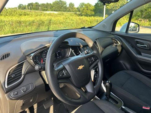 Used 2020 Chevrolet Trax LS w/ Tint and Cruise Package FWD image 13
