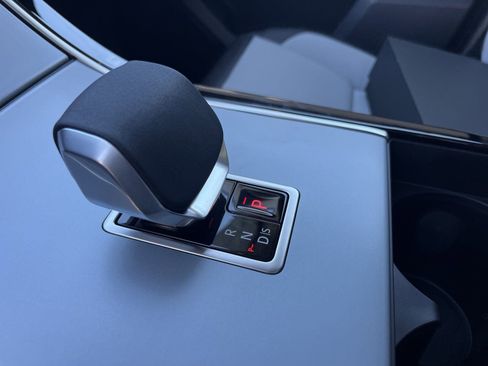 New 2025 Land Rover Range Rover Velar S image 17