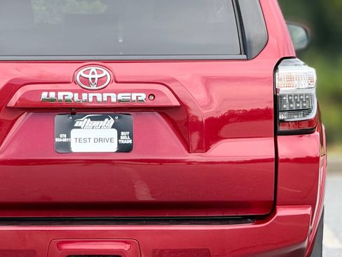 Used 2016 Toyota 4Runner SR5 AWD/4WD image 17