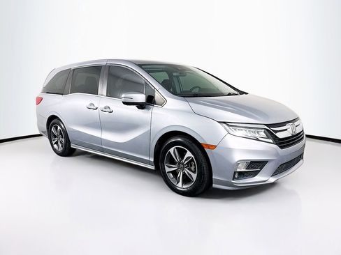 Certified 2018 Honda Odyssey Touring image 3