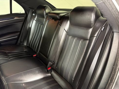 Used 2018 Chrysler 300 S w/ 300S Premium Group RWD image 22