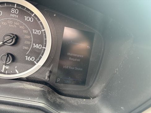 Used 2021 Toyota Corolla LE w/ LE Convenience Package image 2