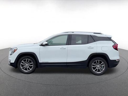 Used 2024 GMC Terrain SLT AWD/4WD image 9