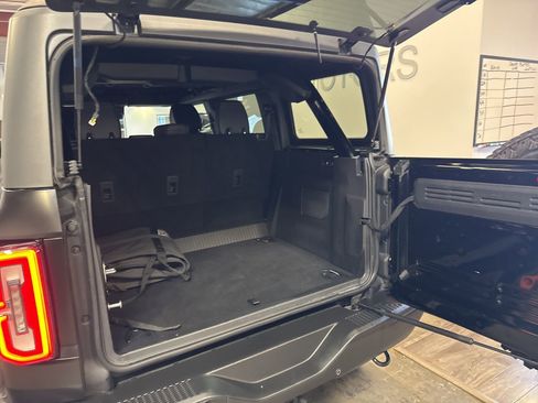 Used 2023 Ford Bronco Badlands image 19