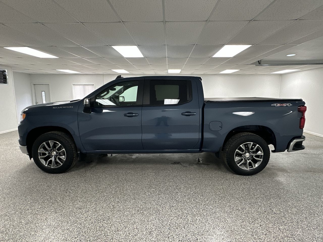 Used 2024 Chevrolet Silverado 1500 LT AWD/4WD image 5