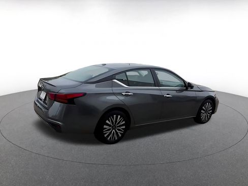 Used 2025 Nissan Altima 2.5 SV FWD image 14