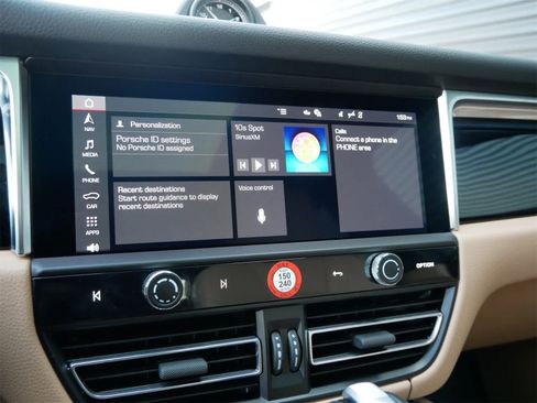 Used 2025 Porsche Macan image 19